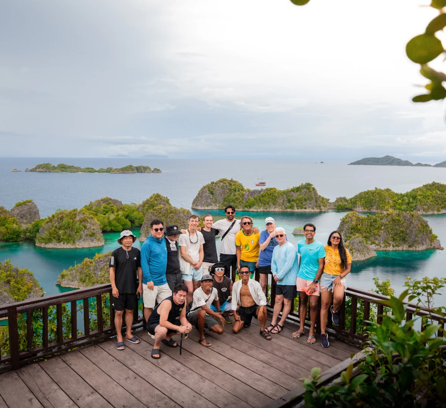 La Galigo guests taking pictures in Piaynemo